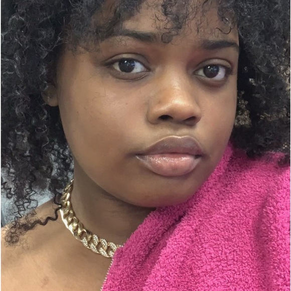 Meet your Posher, Ayzia - Picture 1 of 1
